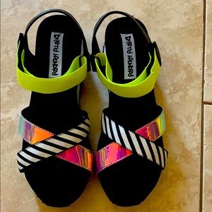 Dirty laundry Sandals